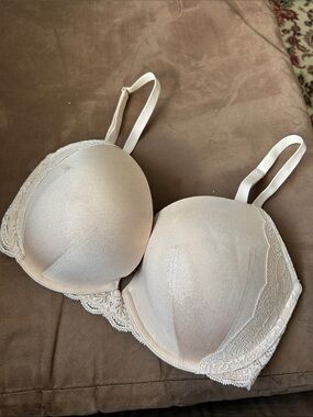 Victoria’s Secret Dream Angels Push Up with Lace Detail 32DDD